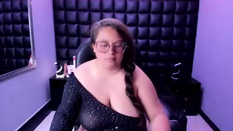 sara_thonson_ online show from July 25, 5:16 am