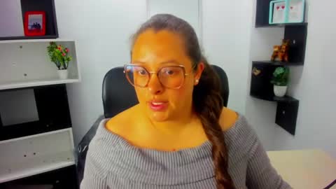 sara_thonson_ online show from July 7, 3:30 am