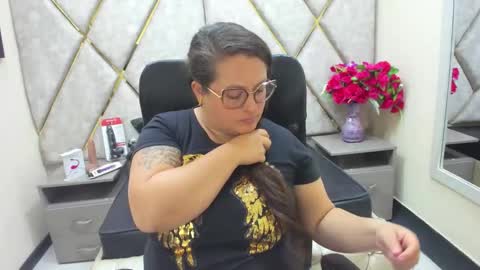 sara_thonson_ online show from April 24, 4:47 am