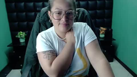 sara_thonson_ online show from February 22, 3:34 am