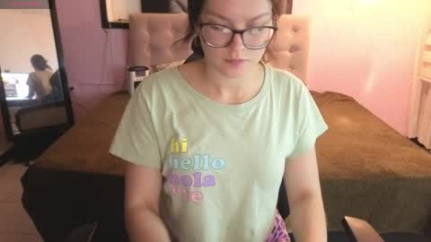 sara_valderrama_ online show from May 15, 3:41 pm