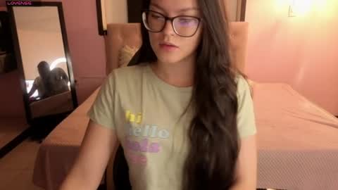 sara_valderrama_ online show from May 2, 12:22 pm