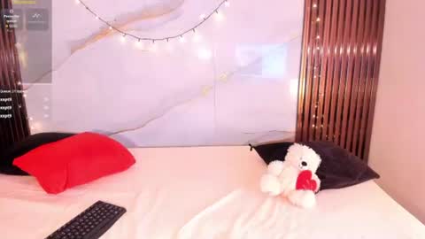 SARAHGIL online show from July 18, 7:21 am