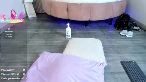 Snapshot of saracooper_22 chatting on October 3, 3:59 am Sara Cooper online show from October 3, 3:59 am