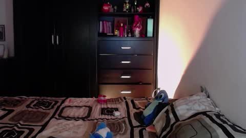 saradiazxxx online show from February 17, 8:02 am