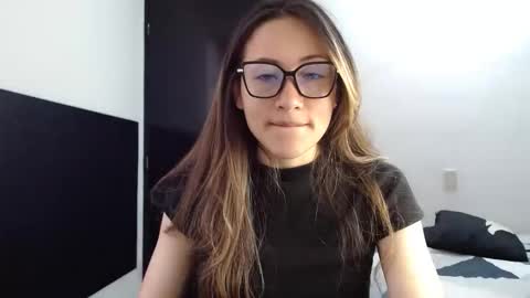 Sara online show from April 6, 2:07 pm