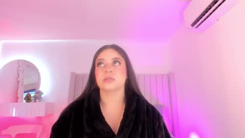 Sarah Bonneth online show from January 18, 11:30 am