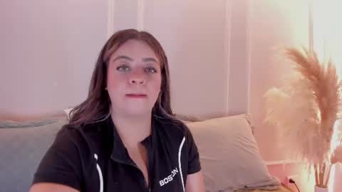 Sarah Bonneth online show from July 18, 11:45 am