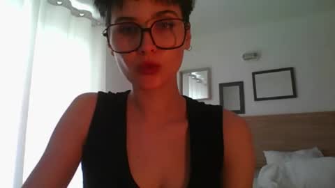 Sarah online show from February 15, 3:11 pm