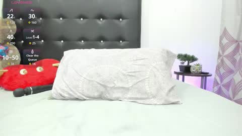 sarah_lowee online show from September 18, 9:19 pm