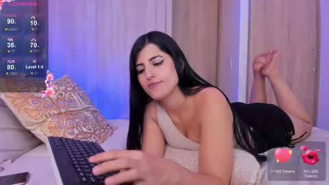 Snapshot of sarah_montale chatting on October 15, 3:43 am Sarah Independent model online show from October 15, 3:43 am