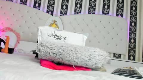 Snapshot of sarah_t33n chatting on March 11, 2:42 am Sarah online show from March 11, 2:42 am