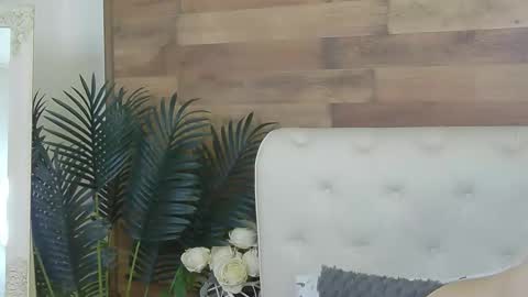 sarahcharm online show from April 24, 8:44 pm