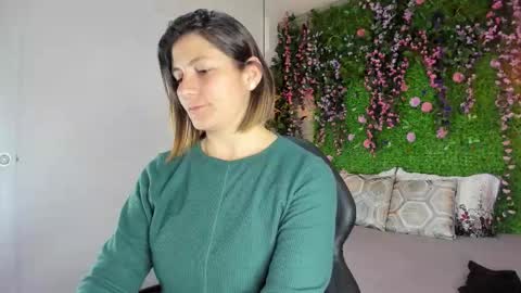 Sarah Deyvis online show from March 10, 3:44 am