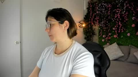 Sarah Deyvis online show from January 12, 2:24 pm