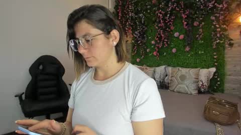 Sarah Deyvis online show from March 11, 2:09 pm