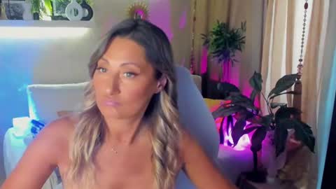 Divine Sarah NONUDE model online show from June 15, 3:15 pm