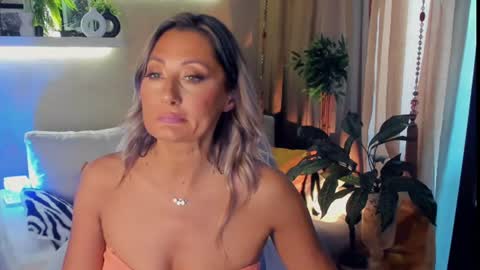Divine Sarah NONUDE model online show from June 29, 3:12 pm