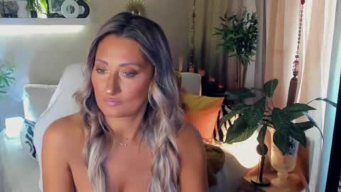 Divine Sarah NONUDE model online show from August 3, 2:12 pm