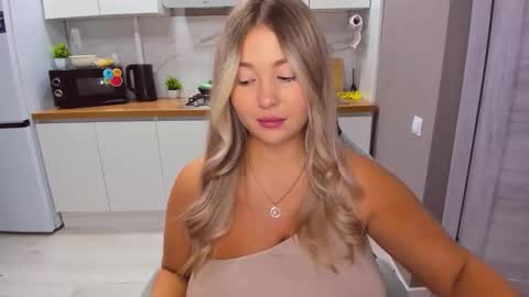 Snapshot of sarahmils chatting on September 15, 7:04 pm Sarah online show from September 15, 7:04 pm