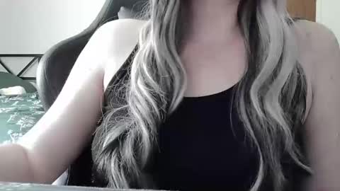 Sarah online show from April 22, 5:42 pm