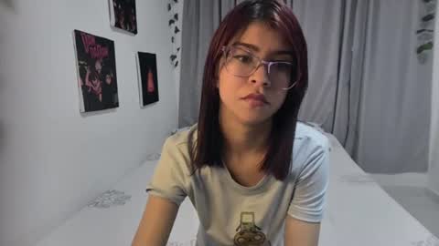 Sarah  online show from June 17, 9:09 pm