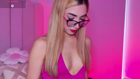 Sara jones   online show from April 30, 8:57 pm