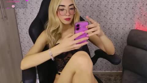 Sara jones   online show from March 3, 3:52 pm