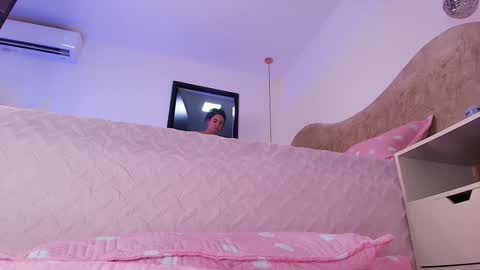 Sara  online show from November 8, 12:08 pm