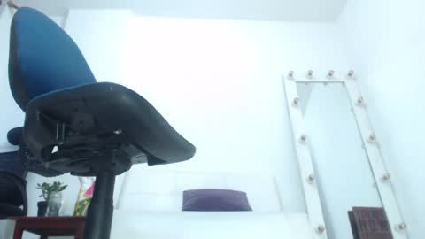 Saraloves online show from April 29, 10:42 am