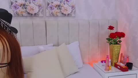 Sara Lugo  online show from July 31, 9:05 pm