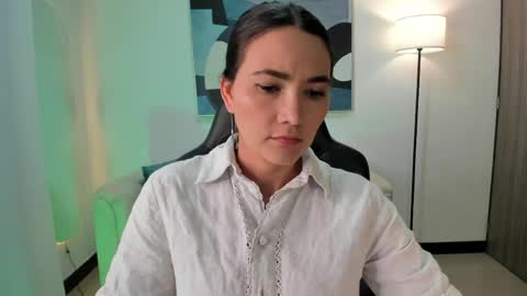 I am Sara  online show from June 2, 12:34 am