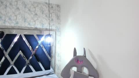 Snapshot of sarasaenz__ chatting on March 7, 5:49 pm online show from March 7, 5:49 pm
