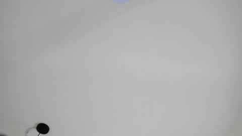 Snapshot of sarasaenz__ chatting on February 22, 10:51 am online show from February 22, 10:51 am