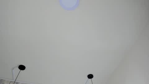 Snapshot of sarasaenz__ chatting on February 25, 11:54 am online show from February 25, 11:54 am