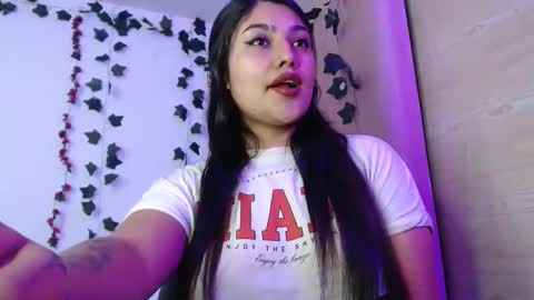 sarastonesx online show from May 14, 5:38 am