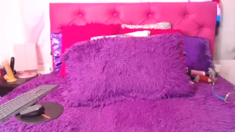 Sara Wills online show from August 3, 2:12 pm