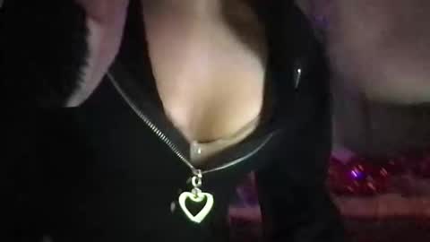 Snapshot of saraxcxo chatting on October 22, 4:59 am saraxcxo online show from October 22, 4:59 am