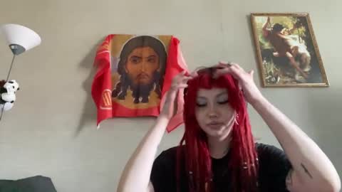 Mia online show from May 8, 1:50 pm