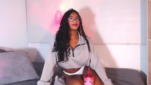 sasha_bowei online show from July 7, 7:23 am