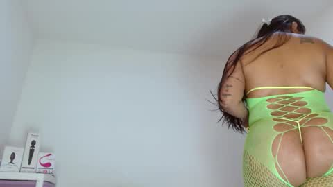 Snapshot of sasha_creamy chatting on October 12, 8:32 pm Sasha Creamy online show from October 12, 8:32 pm