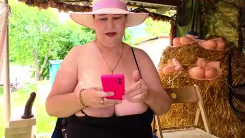 sassy_seasons online show from July 29, 8:25 am
