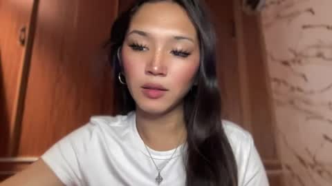 Sassygirl online show from May 4, 12:39 am