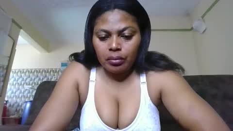 Snapshot of sassygal22 chatting on October 8, 10:43 am sassygal22 online show from October 8, 10:43 am