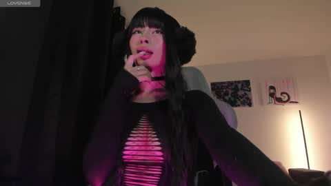    im expecting 300 thumbs up on my altar online show from April 29, 11:42 pm