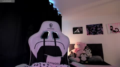    im expecting 300 thumbs up on my altar online show from June 22, 9:33 pm