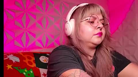 Gina George online show from December 16, 11:33 pm