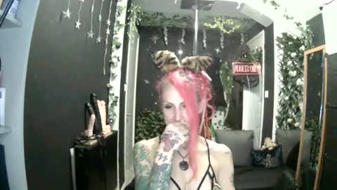 SaucySky online show from June 17, 9:42 pm