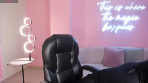 S a v a n n a h  online show from June 15, 1:14 pm