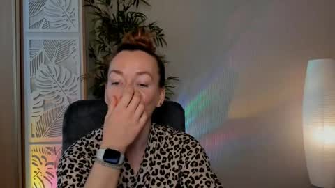 save the qween online show from April 28, 5:01 am